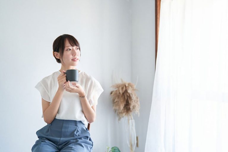 リラックスする女性